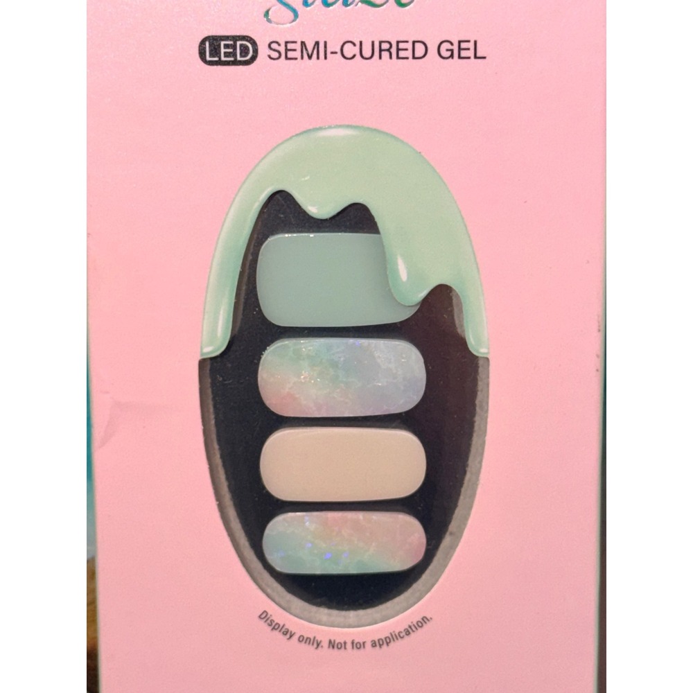 Dashing Diva Glaze Emerald Marble GAM65 LED Semi-Cured Gel Nail Strips 32ct